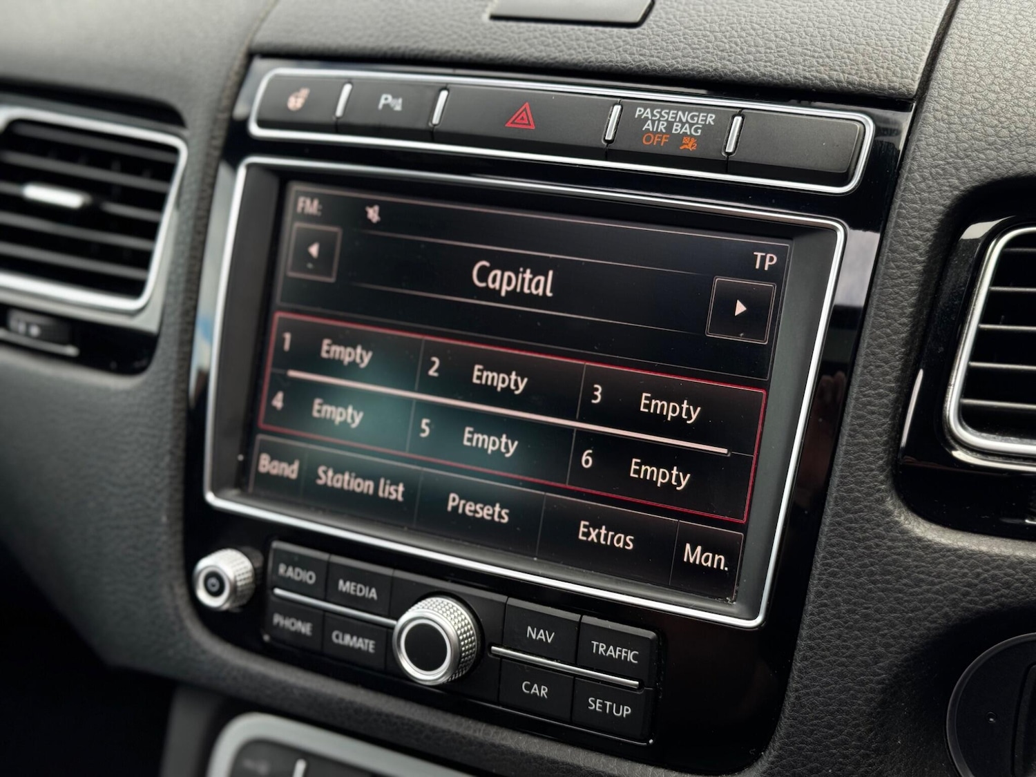 Used Volkswagen Touareg 2016 for sale - 76561198: Photo 30