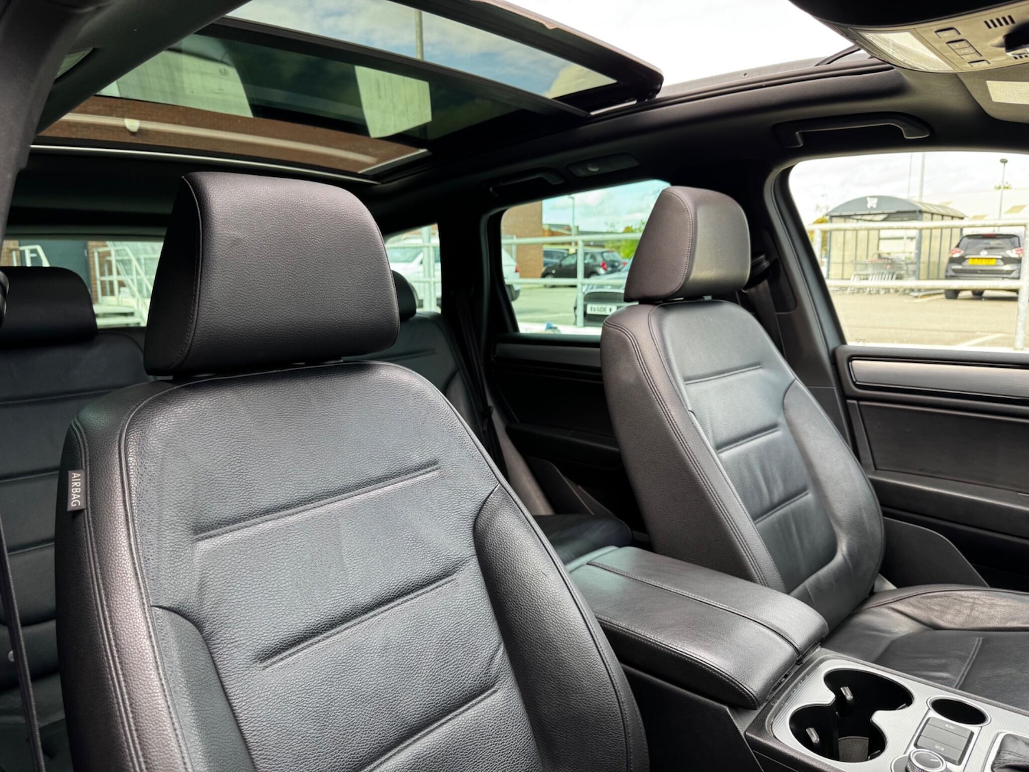 Used Volkswagen Touareg 2016 for sale - 76561198: Photo 5