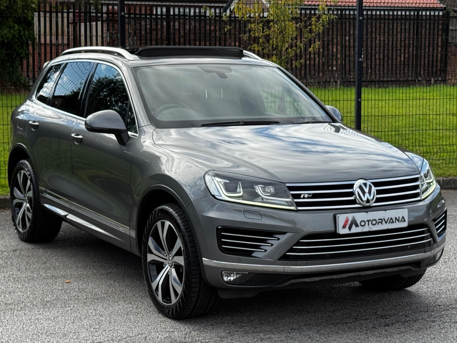 Used Volkswagen Touareg 2016 for sale - 76561198: Photo 9