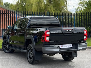 Used Toyota Hilux 2023 for sale - 79553185: Photo