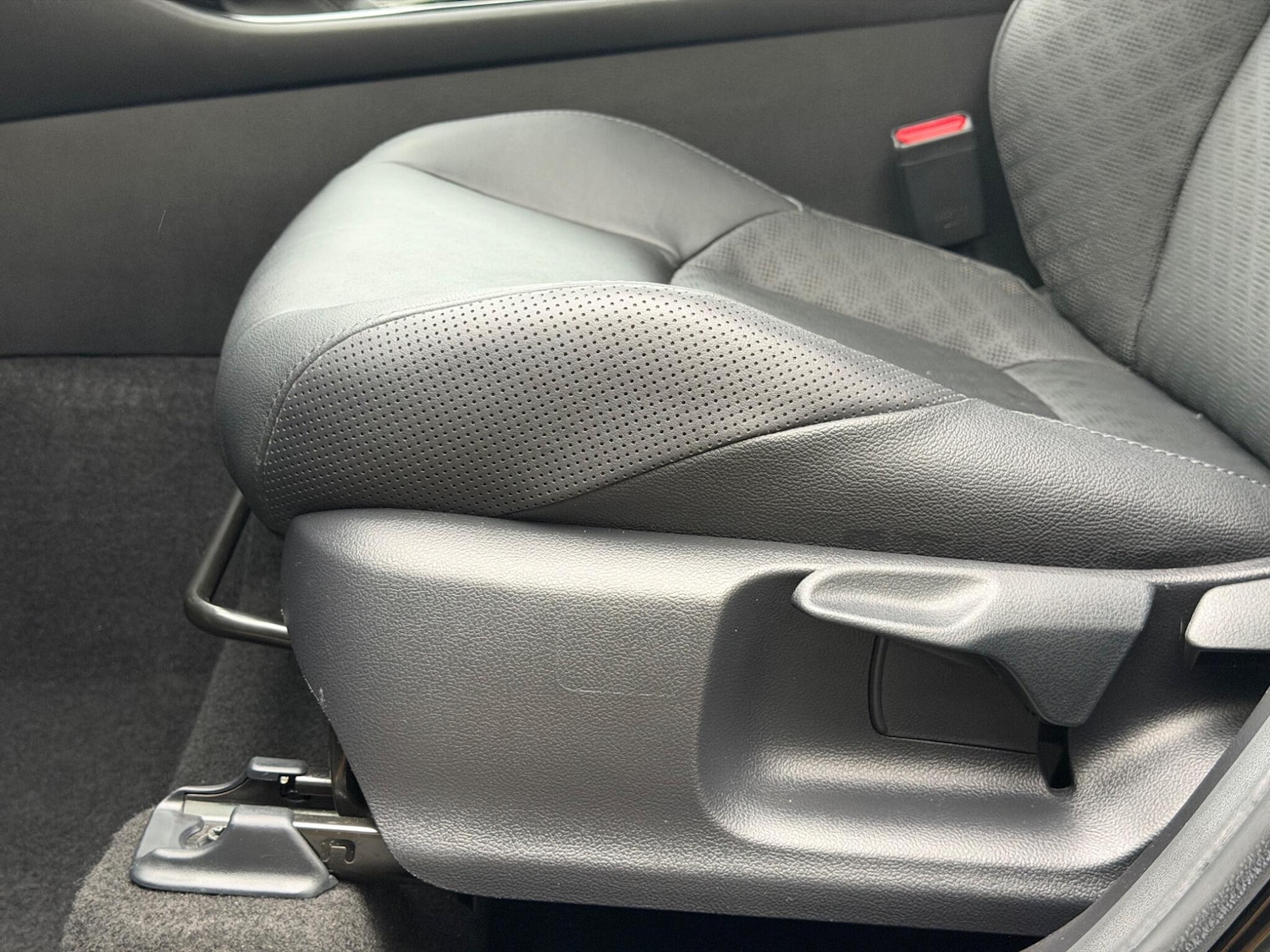 Used Toyota C-HR 2020 for sale - 78127955: Photo 34