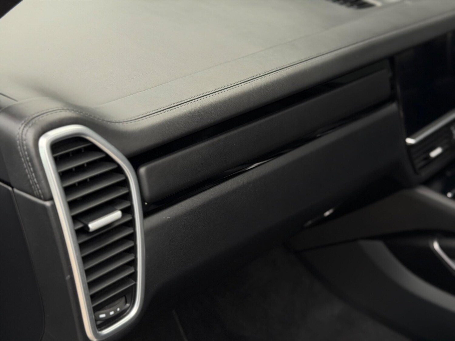 Used Porsche Cayenne 2020 for sale - 76561580: Photo 35