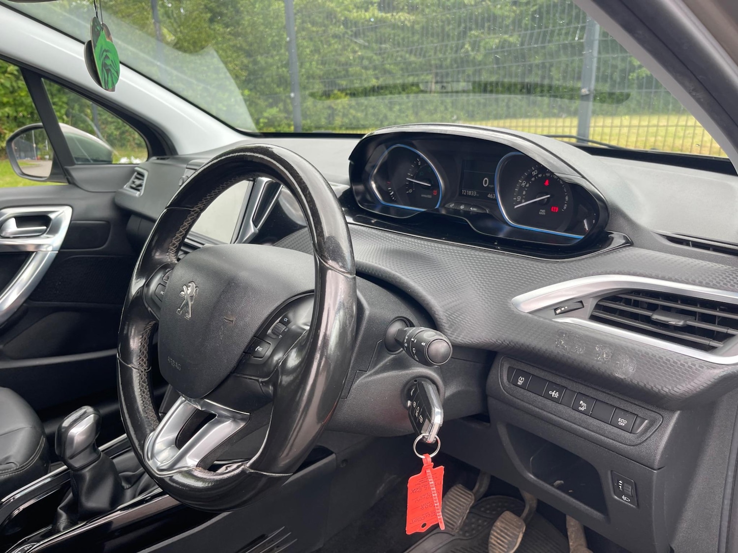 Used Peugeot 2008 2015 for sale - 76992747: Photo 13