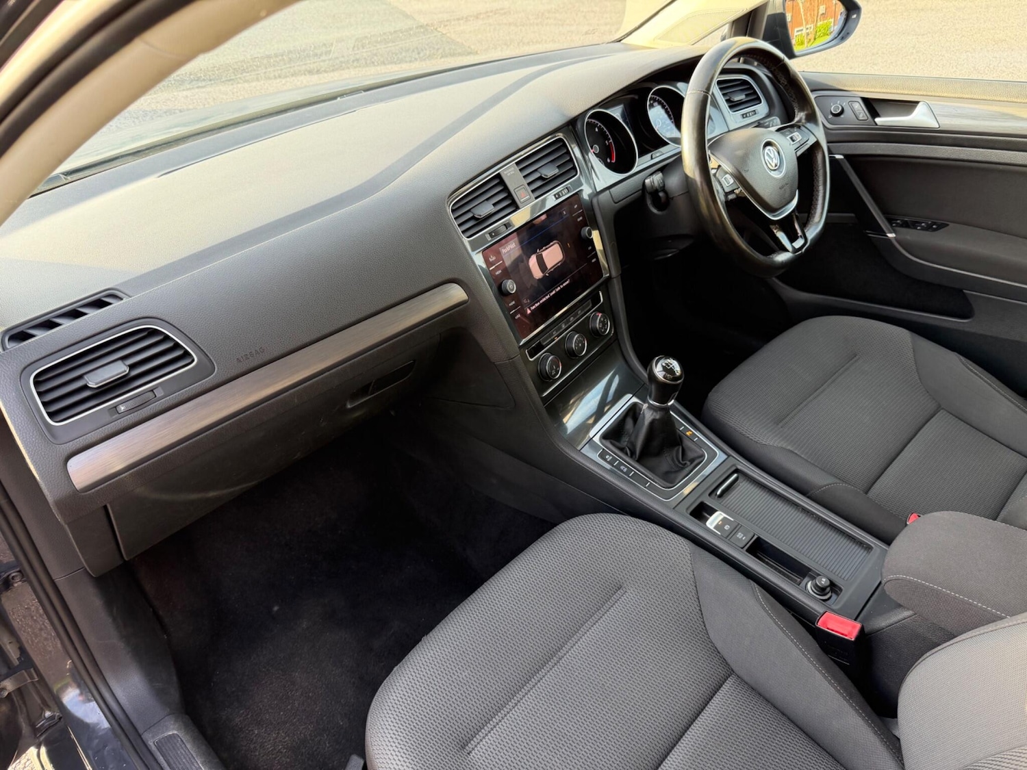 Used Volkswagen Golf 2017 for sale - 76989354: Photo 11