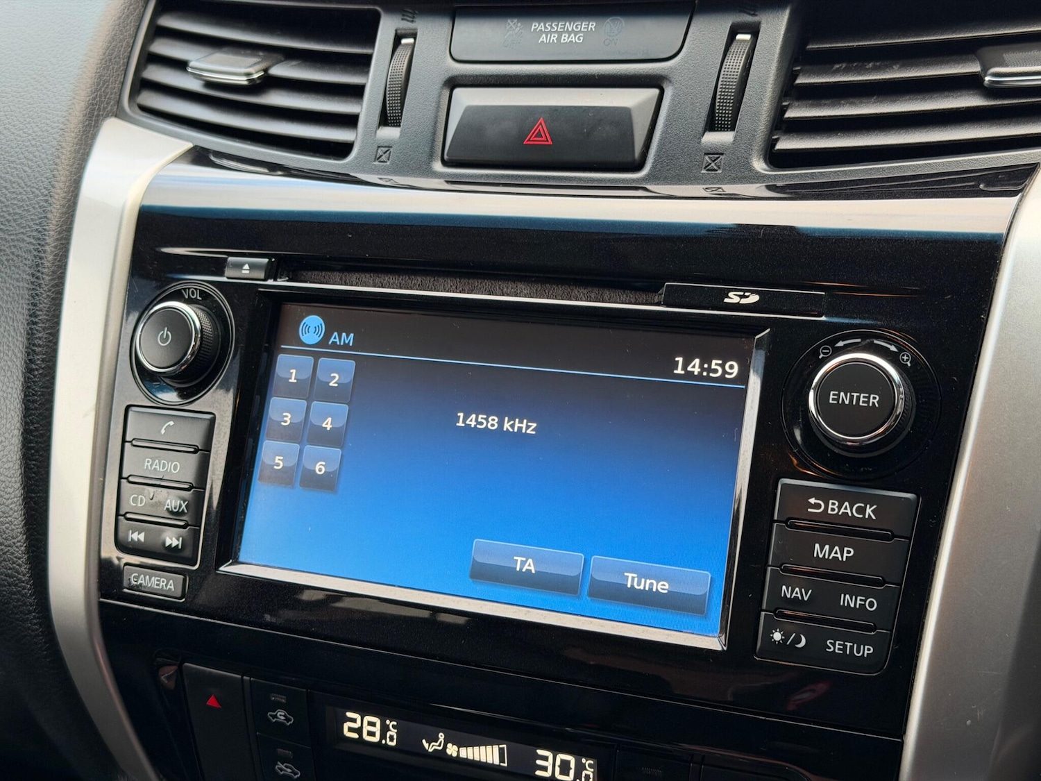 Used Nissan Navara 2018 for sale - 76752847: Photo 30