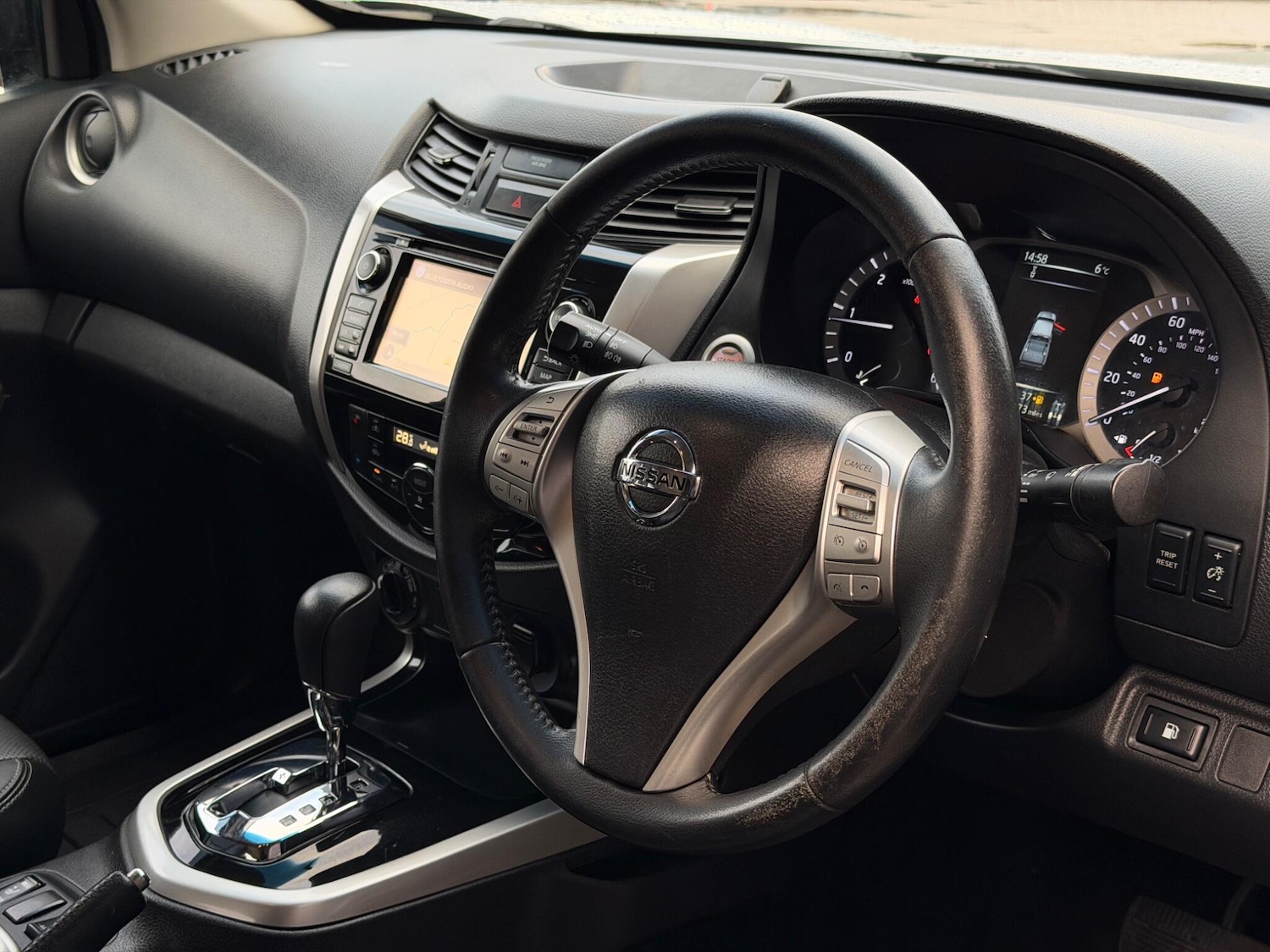 Used Nissan Navara 2018 for sale - 76752847: Photo 34