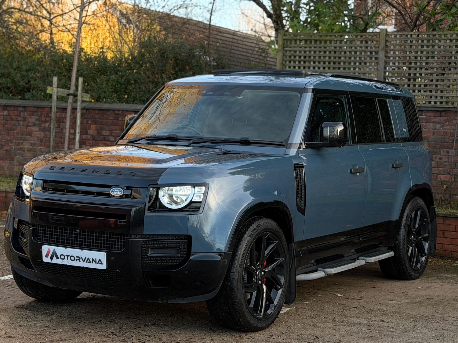 Used Land Rover Defender 110 for sale - 76964657: Photo 3