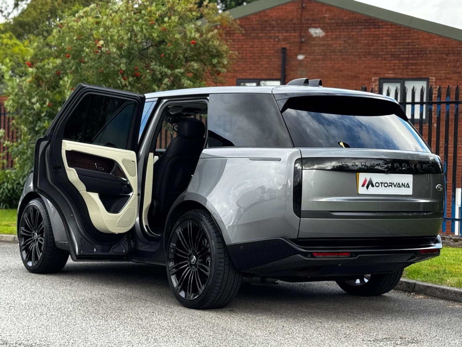 Used Land Rover Range Rover 2022 for sale - 76562531: Photo 2