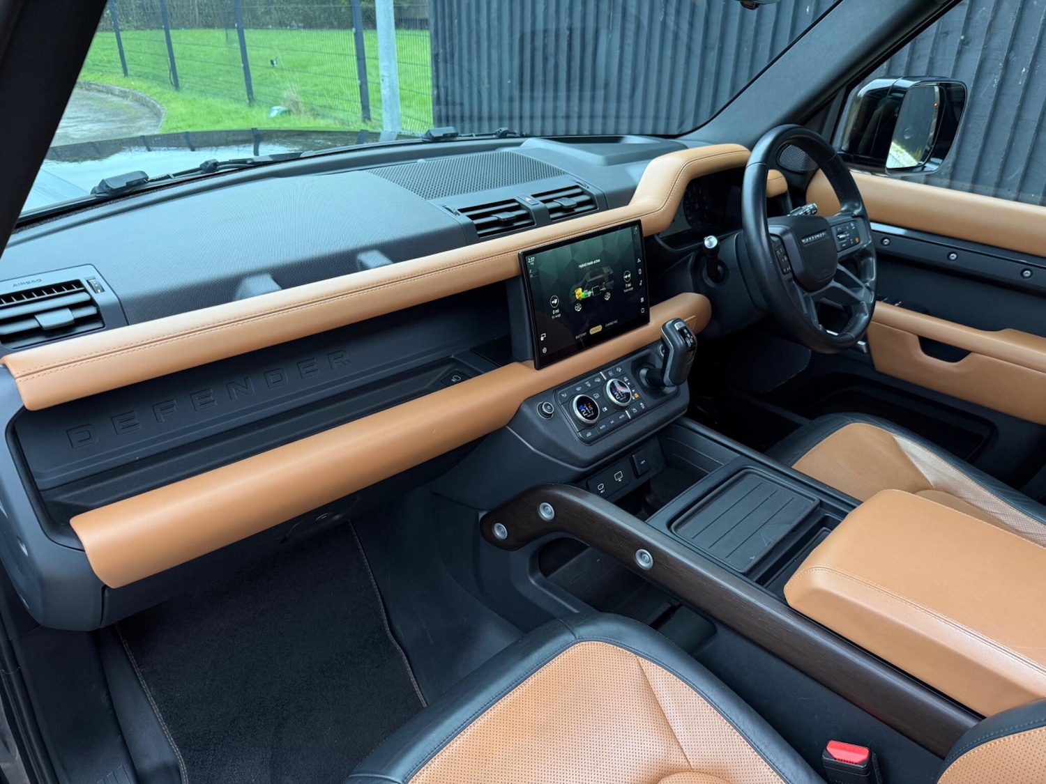 Used Land Rover Defender 2022 for sale - 76714246: Photo 16