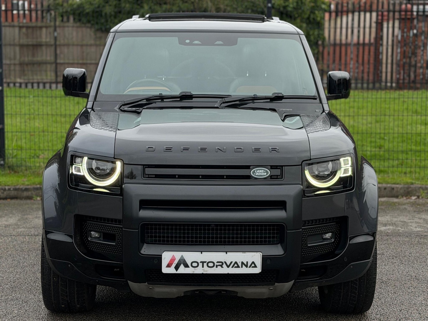 Used Land Rover Defender 2022 for sale - 76714246: Photo 2