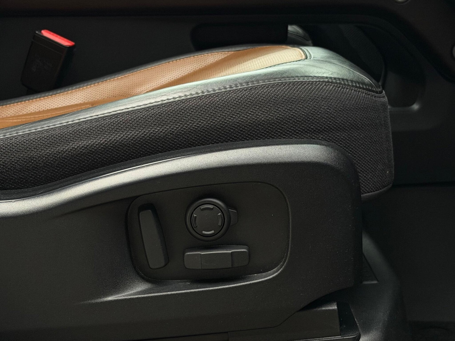 Used Land Rover Defender 2022 for sale - 76714246: Photo 28