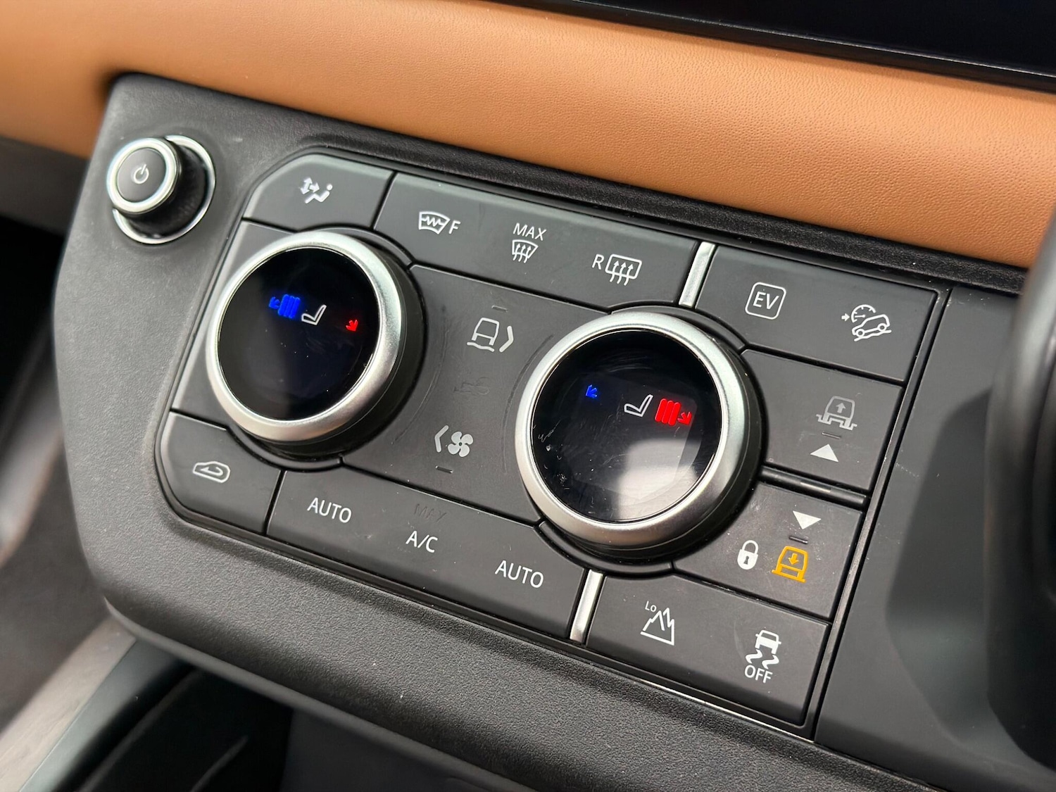 Used Land Rover Defender 2022 for sale - 76714246: Photo 32