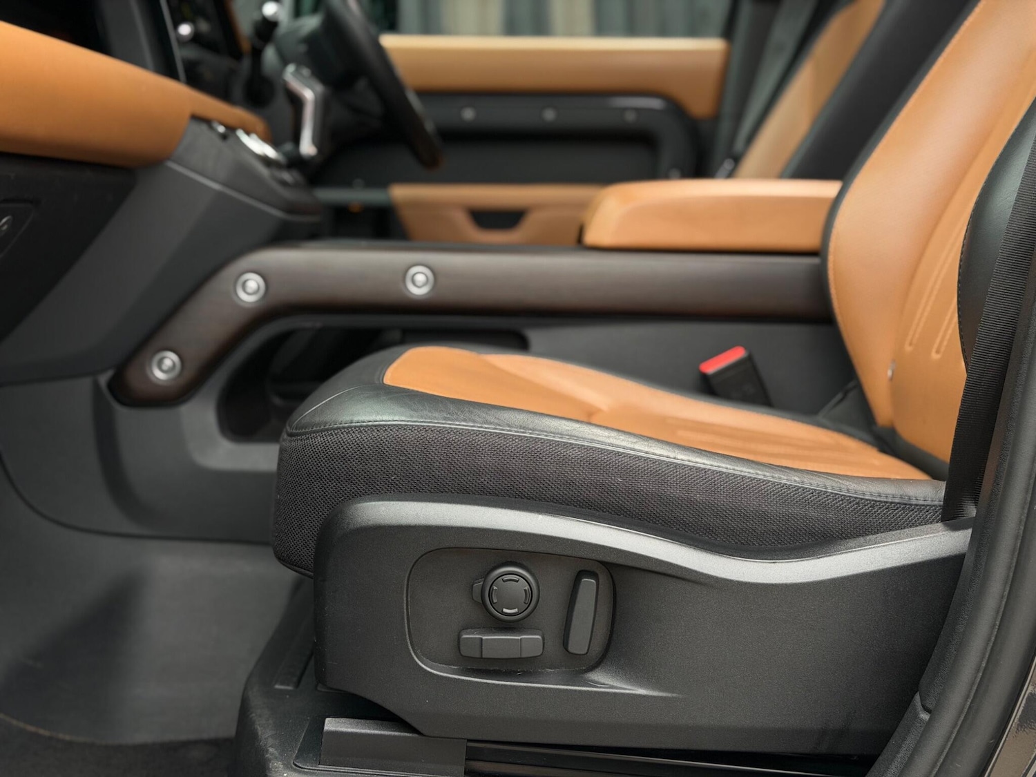 Used Land Rover Defender 2022 for sale - 76714246: Photo 51