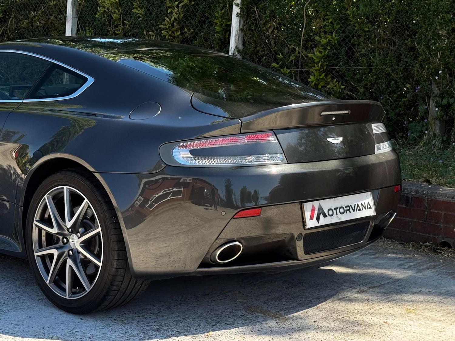 Used Aston Martin Vantage 2012 for sale - 76995108: Photo 12