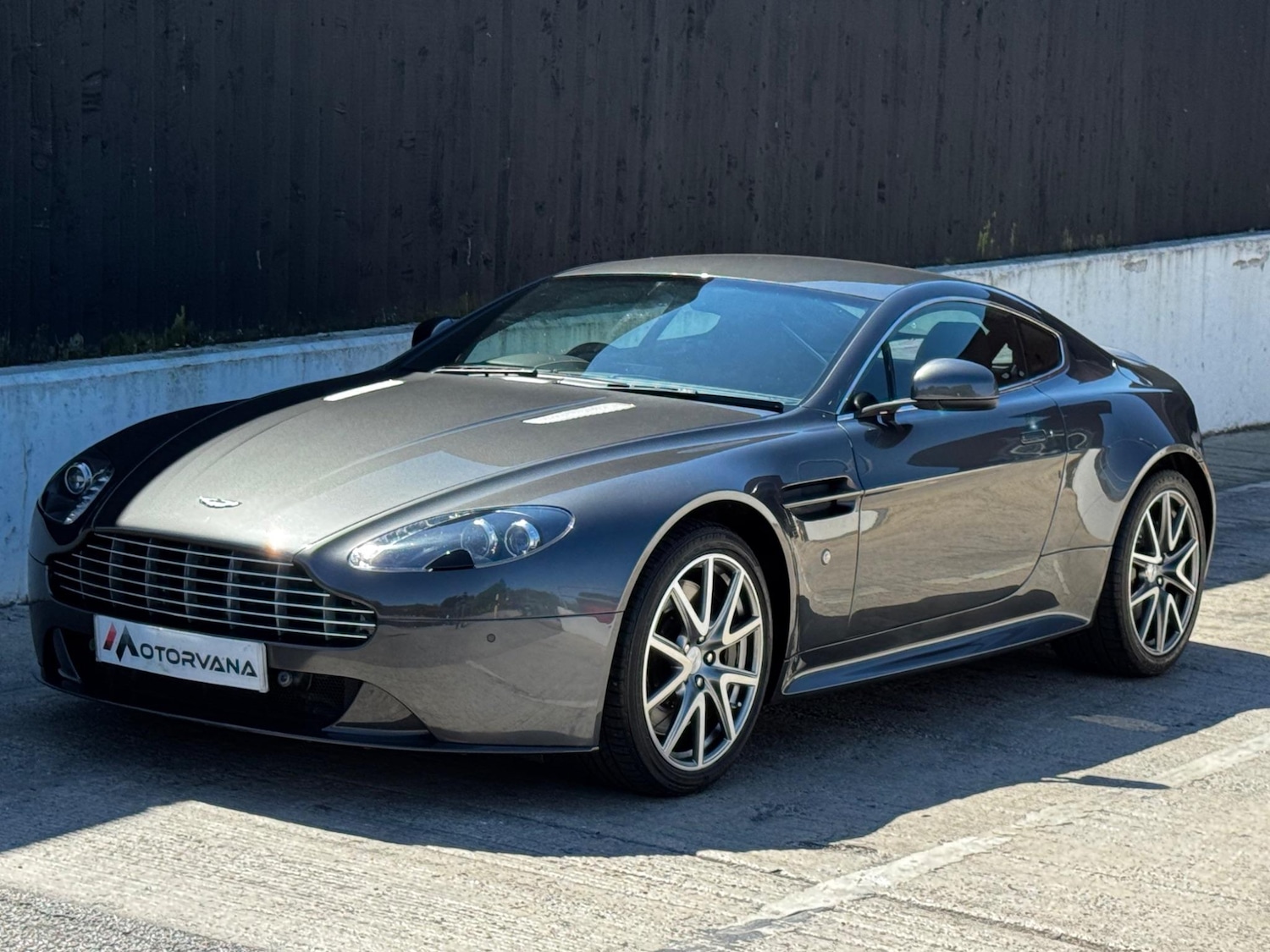 Used Aston Martin Vantage 2012 for sale - 76995108: Photo 15