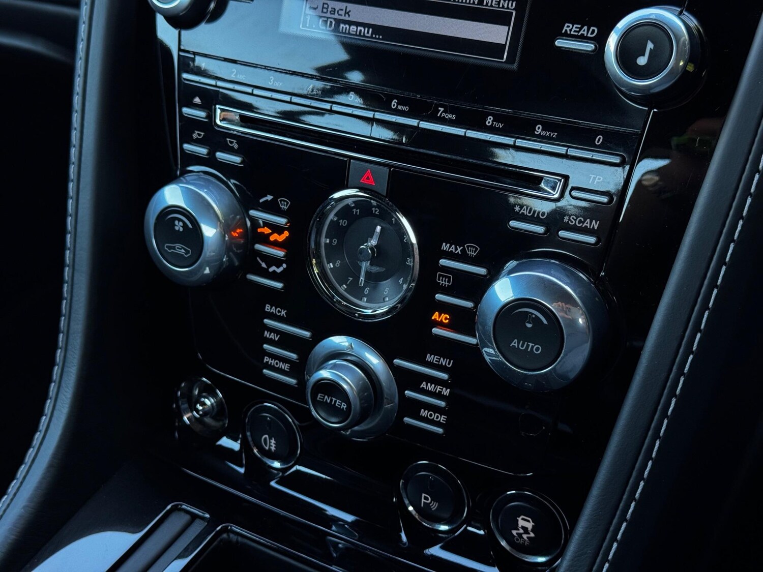 Used Aston Martin Vantage 2012 for sale - 76995108: Photo 23