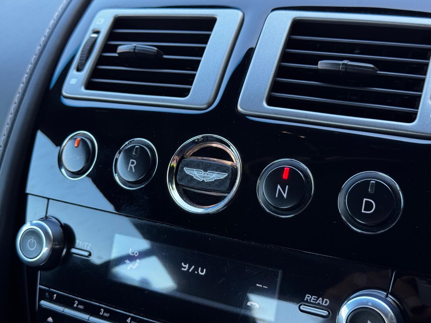 Used Aston Martin Vantage 2012 for sale - 76995108: Photo 25