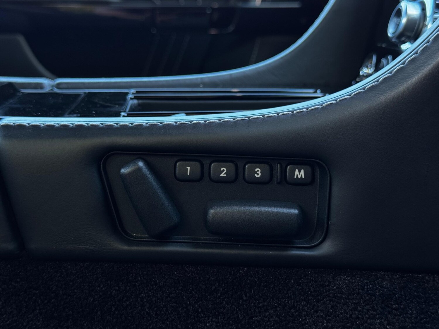 Used Aston Martin Vantage 2012 for sale - 76995108: Photo 31