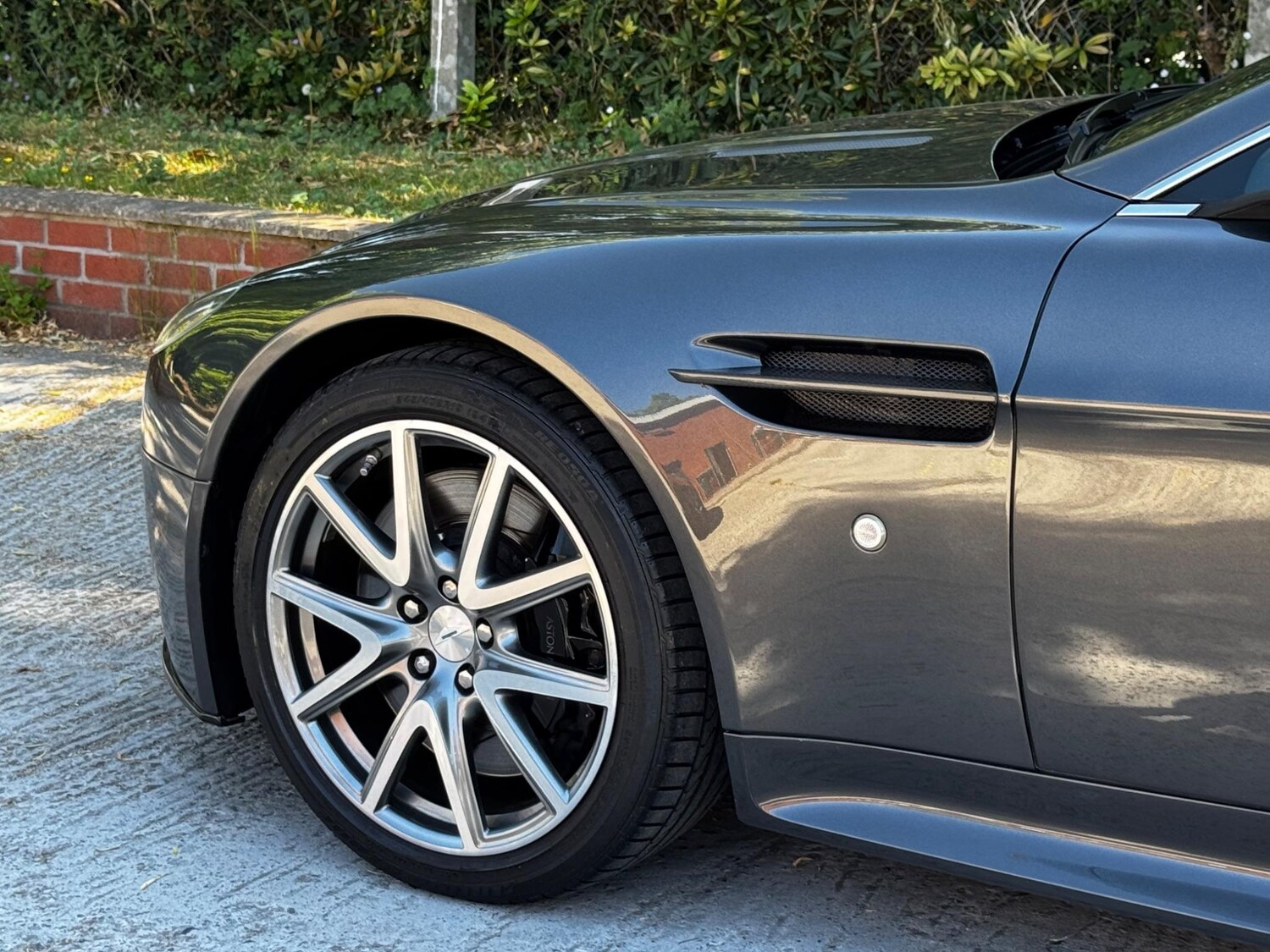 Used Aston Martin Vantage 2012 for sale - 76995108: Photo 33