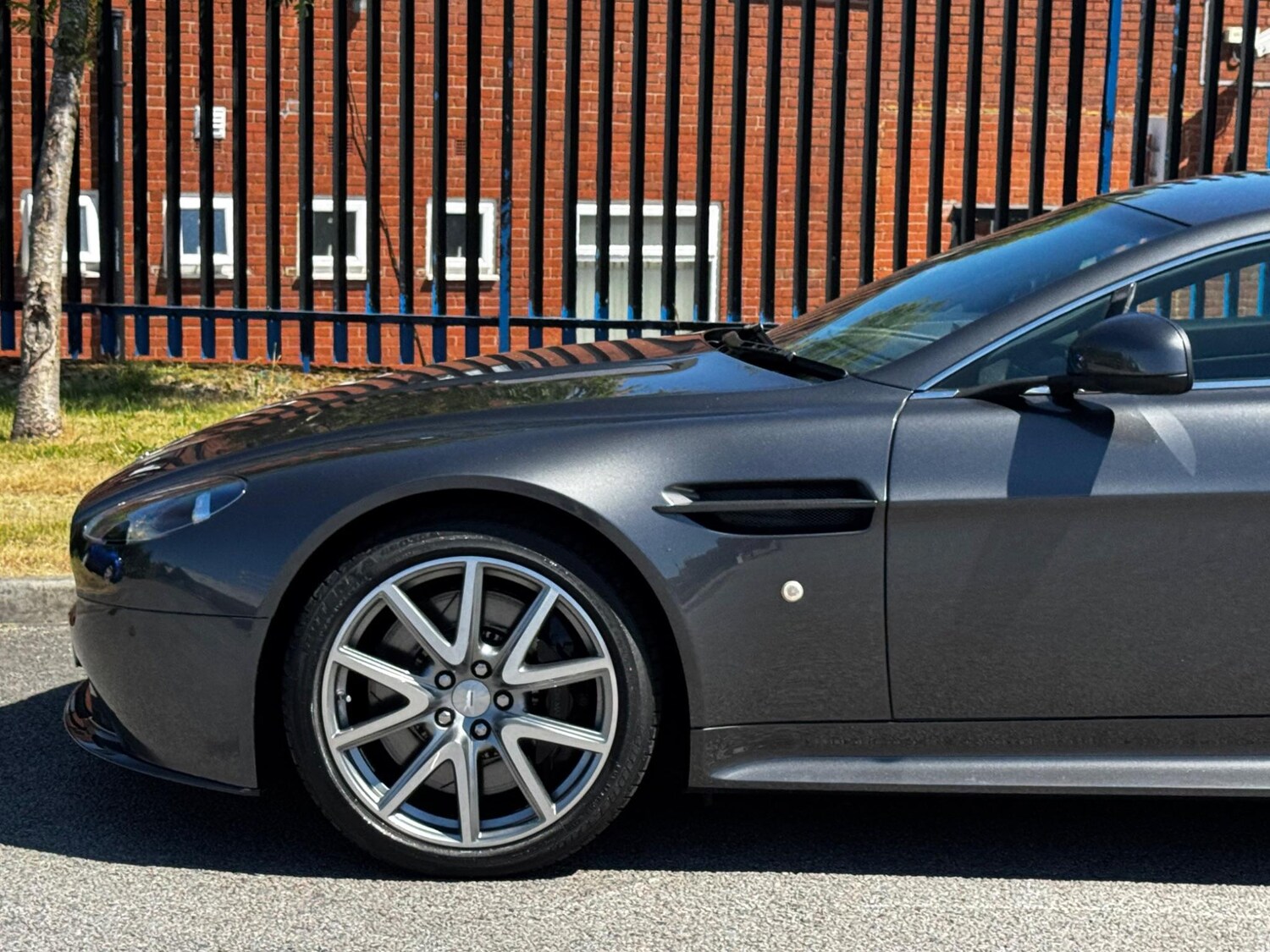 Used Aston Martin Vantage 2012 for sale - 76995108: Photo 38