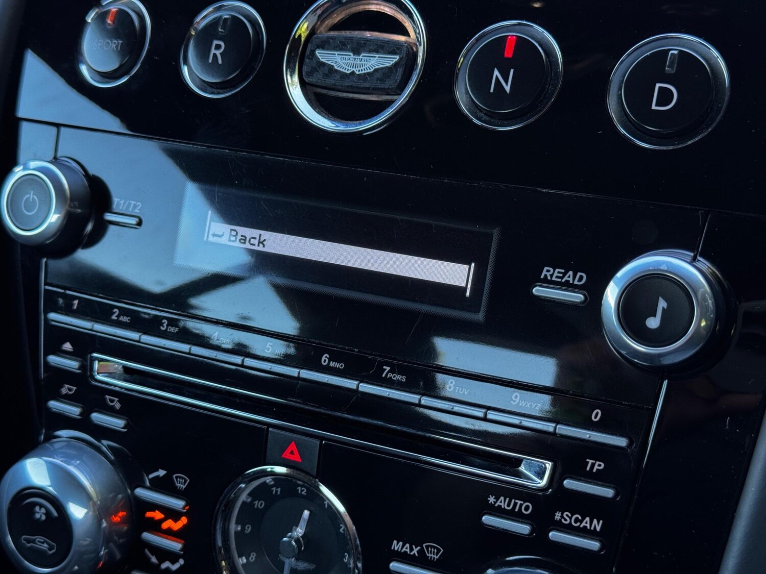 Used Aston Martin Vantage 2012 for sale - 76995108: Photo 40