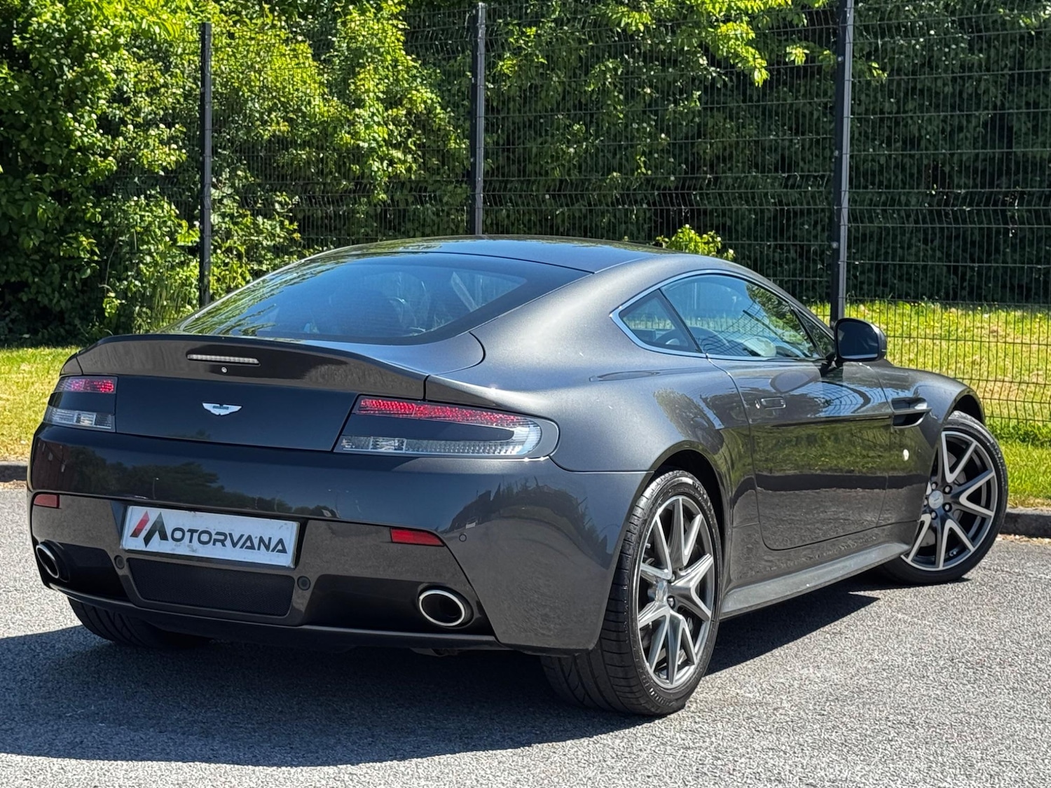 Used Aston Martin Vantage 2012 for sale - 76995108: Photo 6