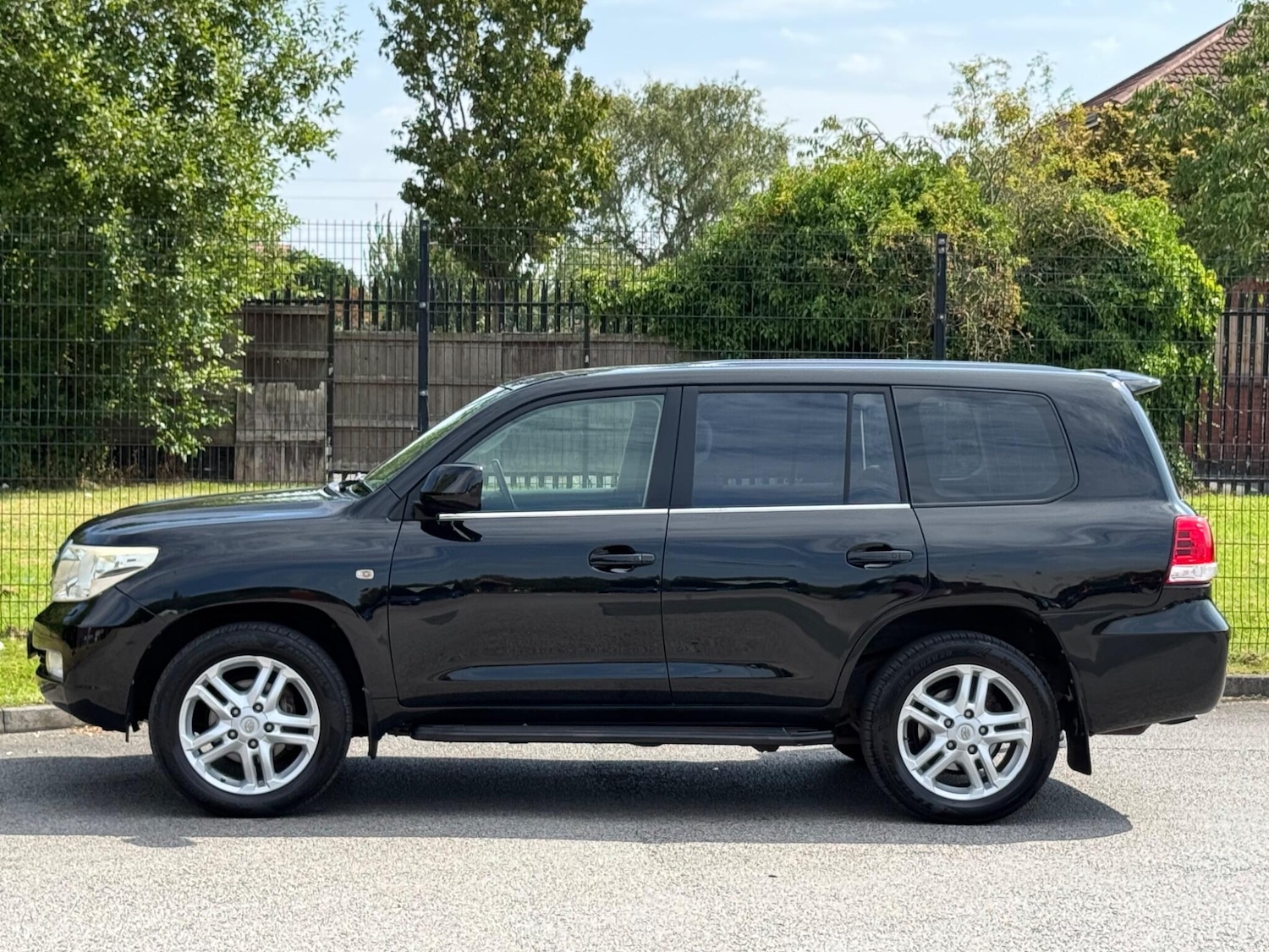 Used Toyota Land Cruiser 2010 for sale - 76561758: Photo 9