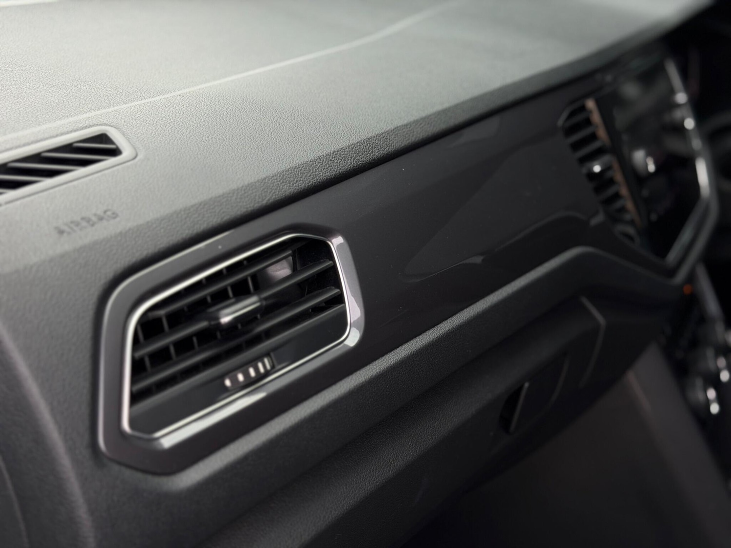 Used Volkswagen T-Roc 2020 for sale - 76991650: Photo 28