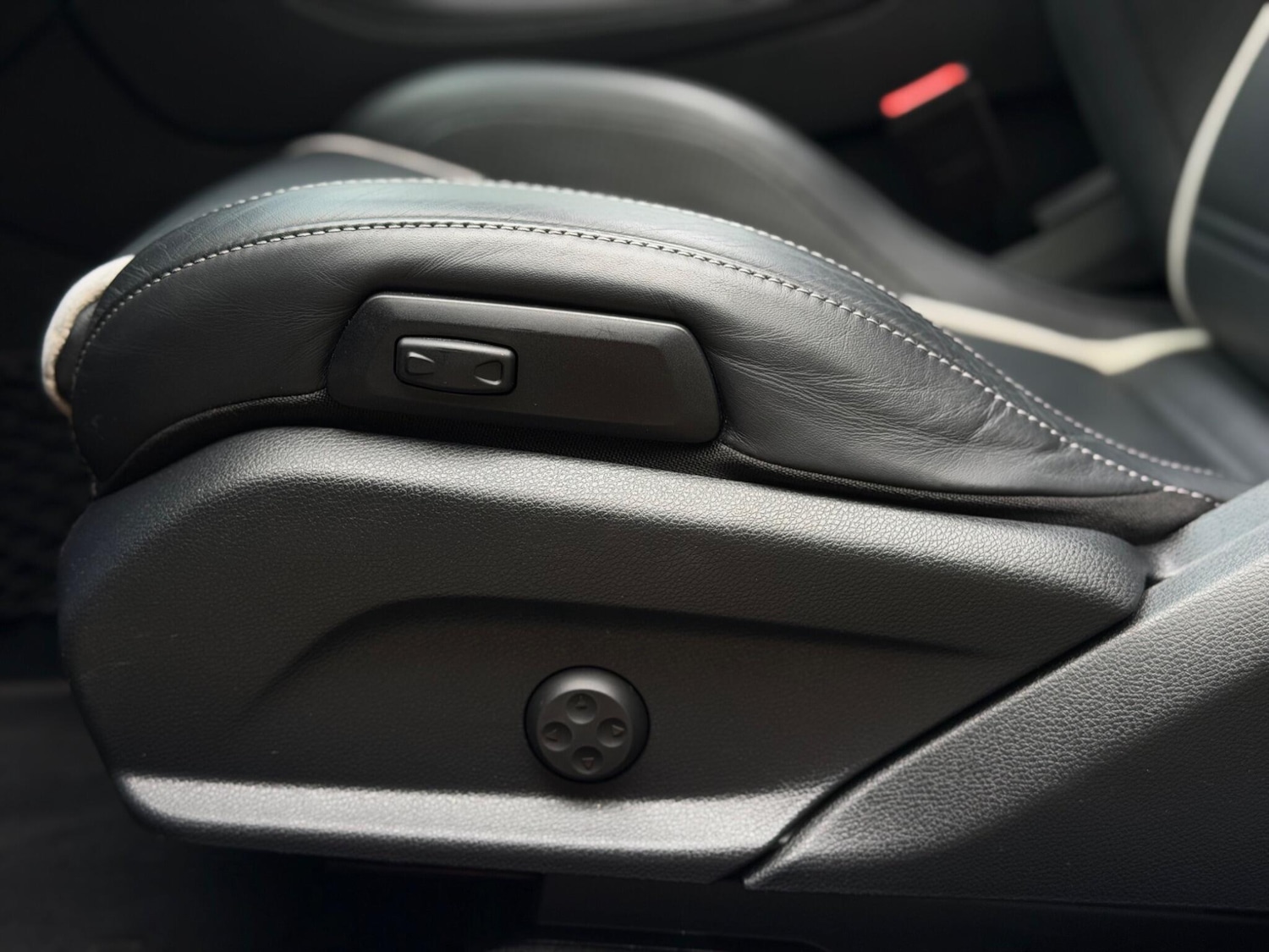 Used Mercedes-Benz GLC 2019 for sale - 76562534: Photo 28