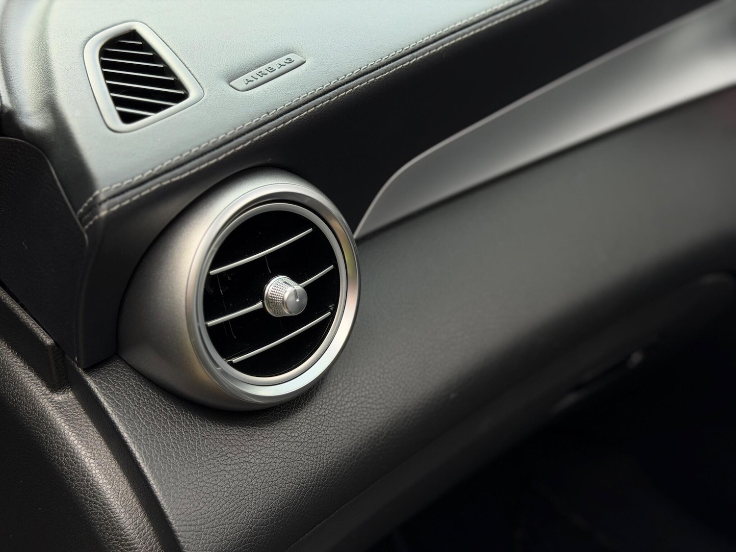 Used Mercedes-Benz GLC 2019 for sale - 76562534: Photo 29