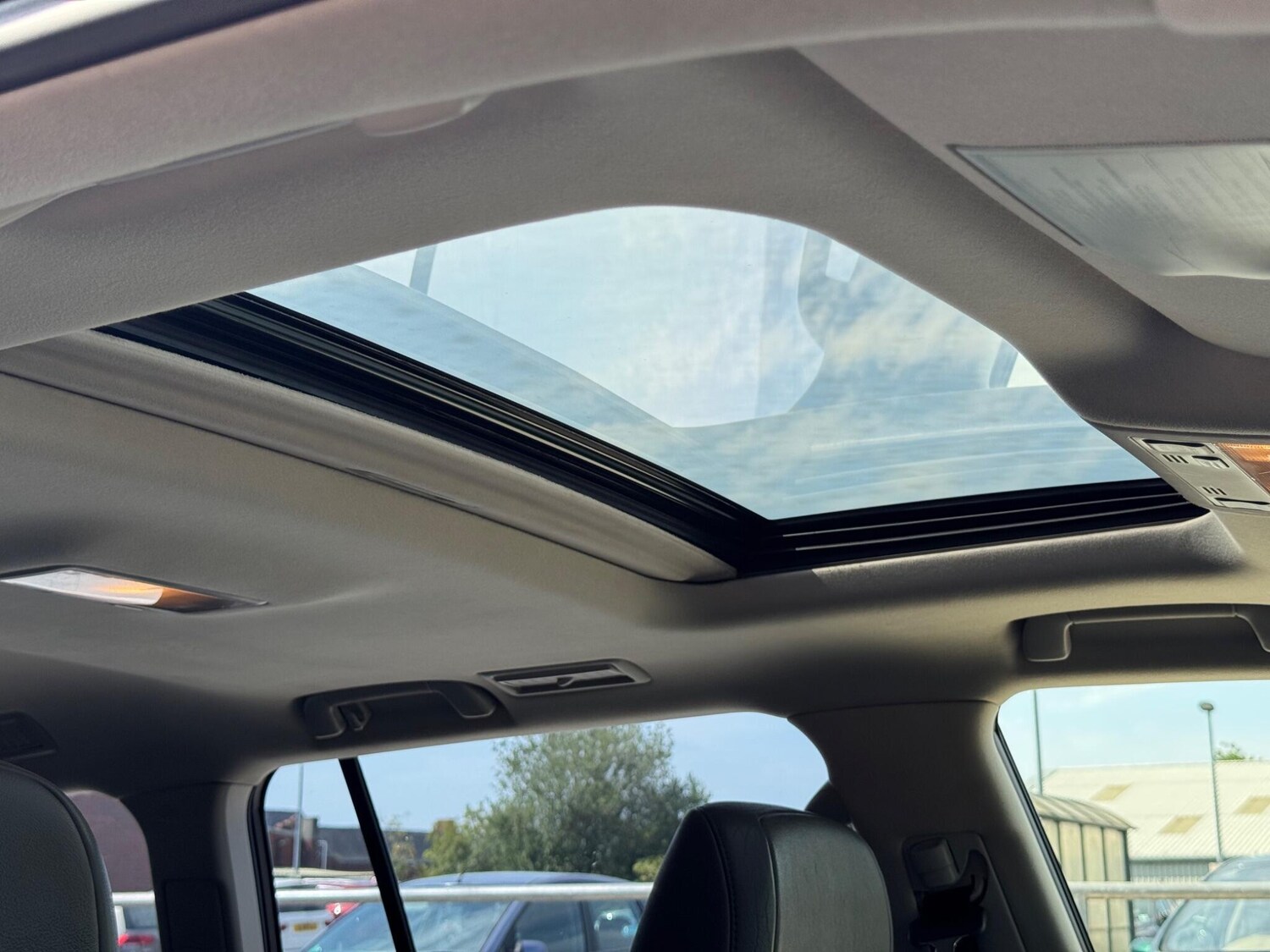 Used Toyota Land Cruiser 2010 for sale - 77574556: Photo 35