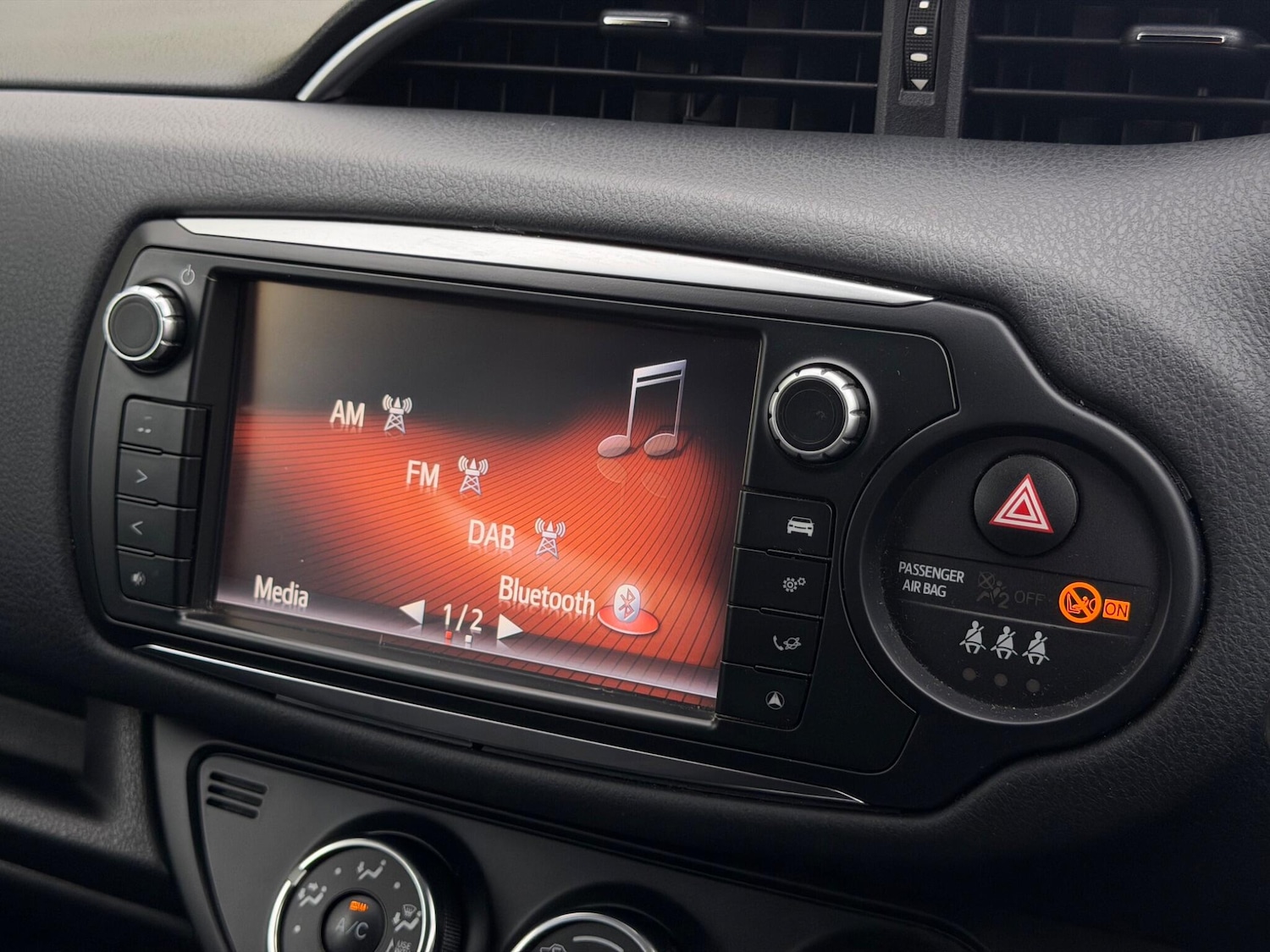 Used Toyota Yaris 2016 for sale - 78100478: Photo 24