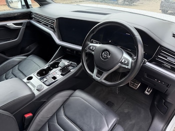 Used Volkswagen Touareg 2018 for sale - 79553141: Photo