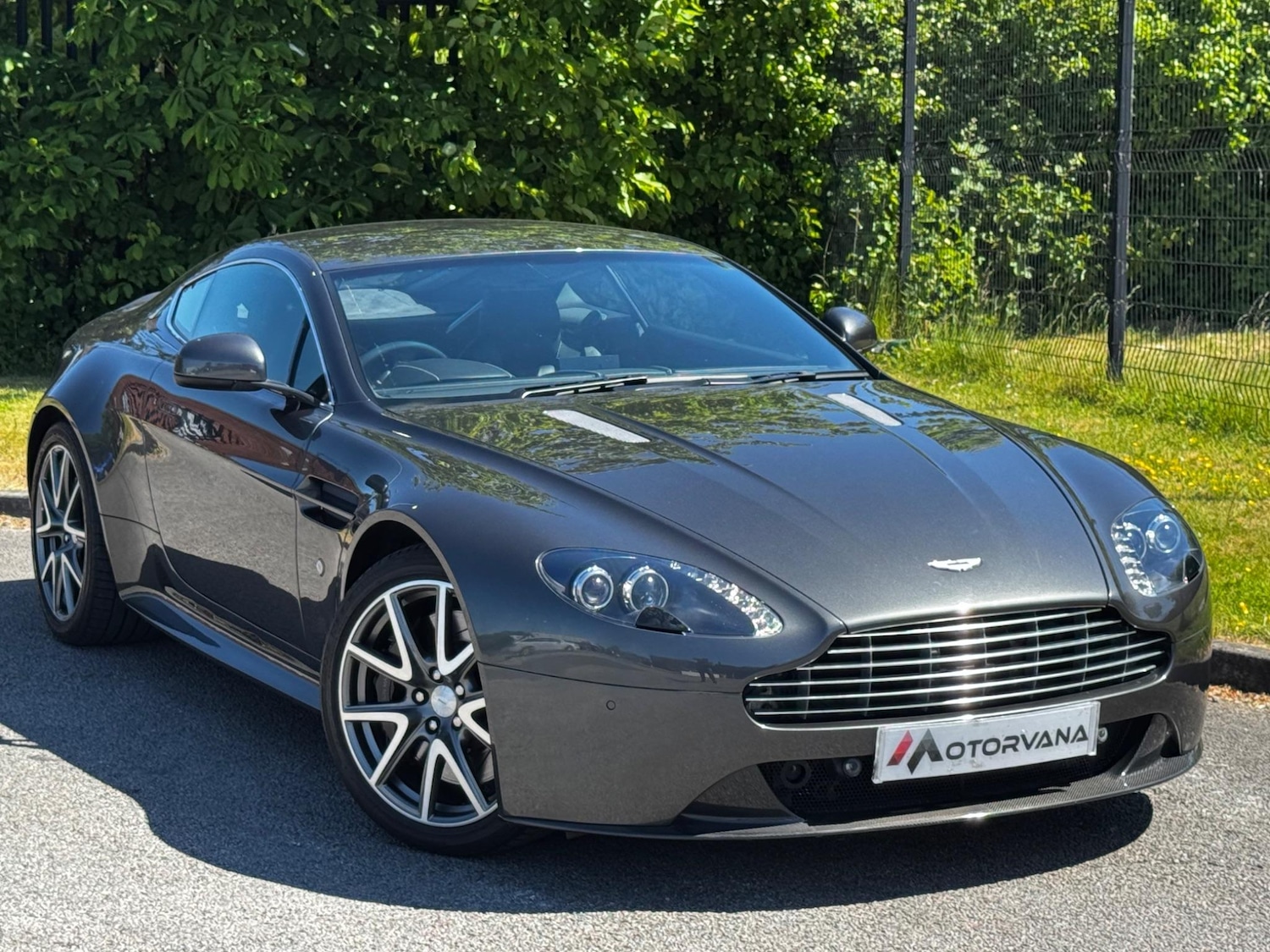 Used Aston Martin Vantage 2012 for sale - 76561965: Photo 1