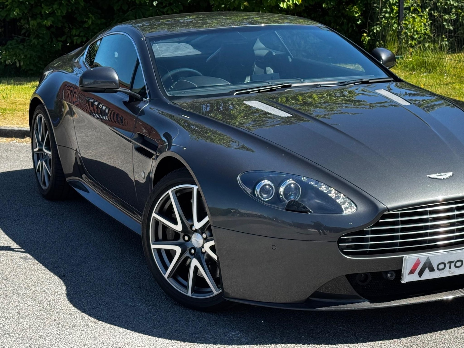 Used Aston Martin Vantage 2012 for sale - 76561965: Photo 14