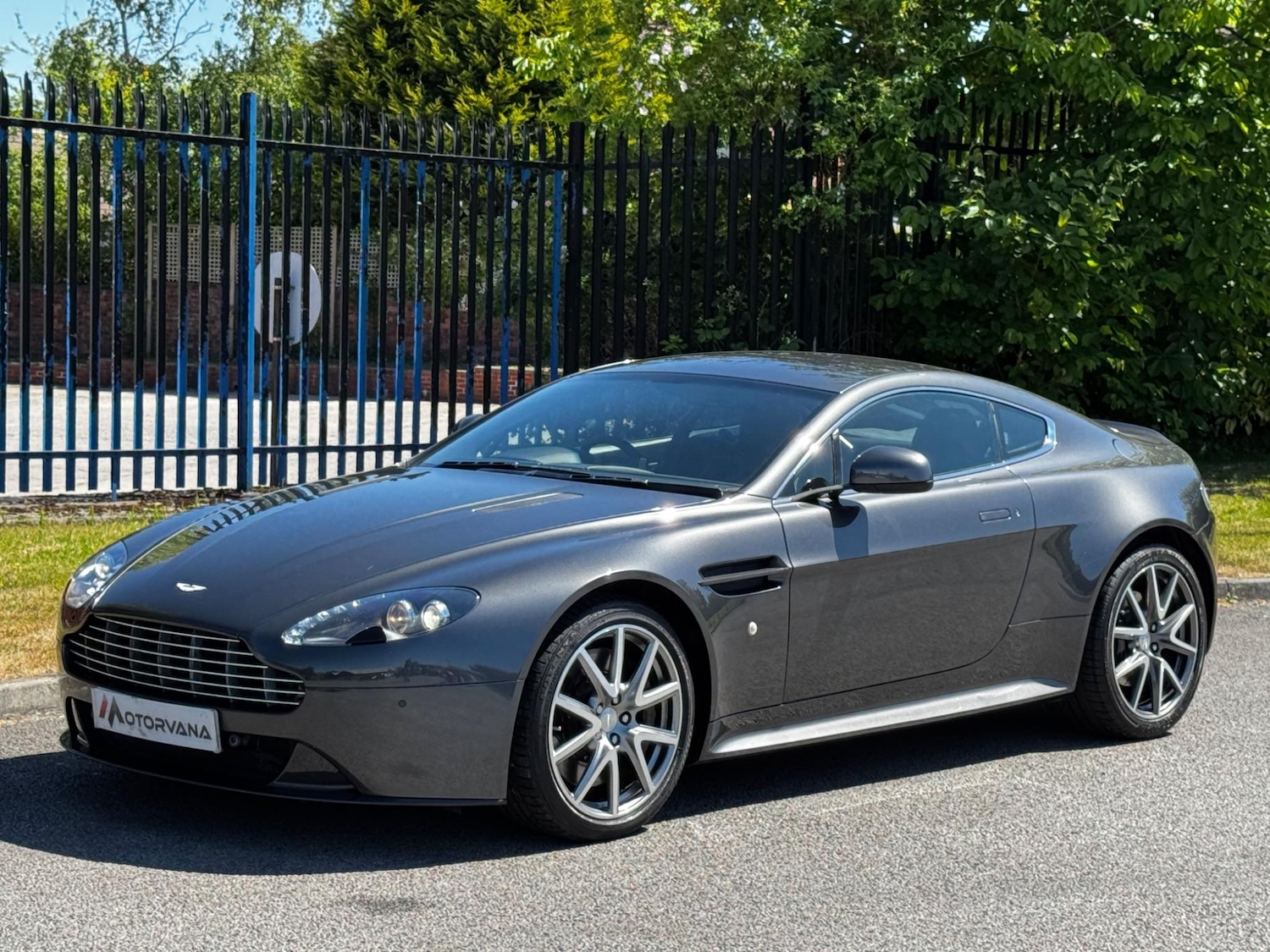 Used Aston Martin Vantage 2012 for sale - 76561965: Photo 2