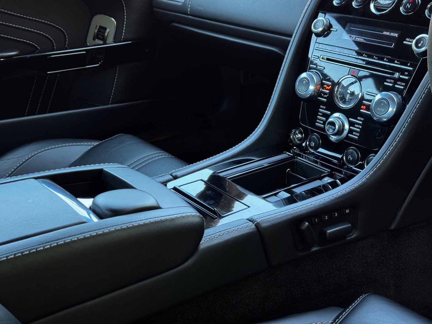 Used Aston Martin Vantage 2012 for sale - 76561965: Photo 21