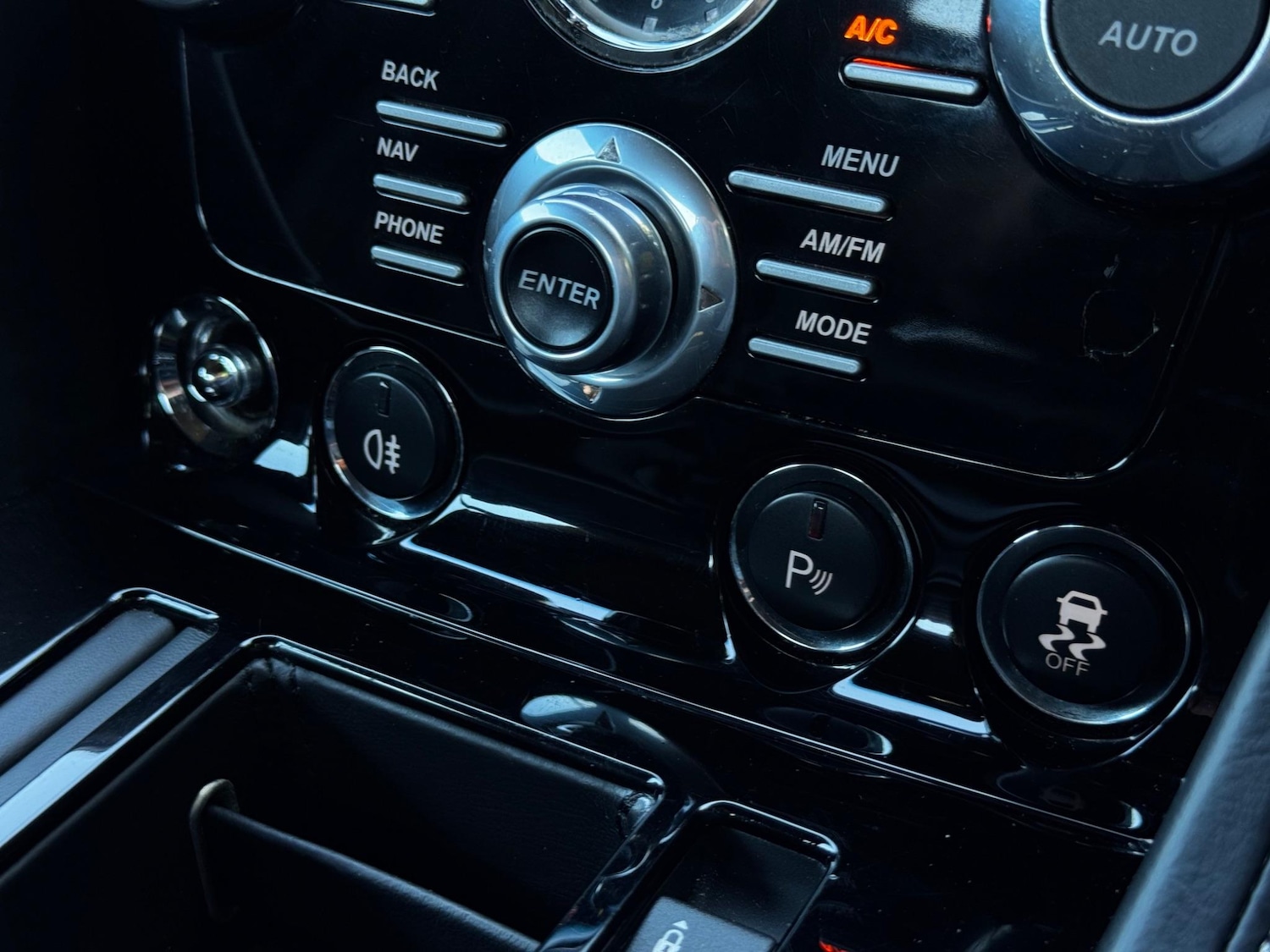 Used Aston Martin Vantage 2012 for sale - 76561965: Photo 24