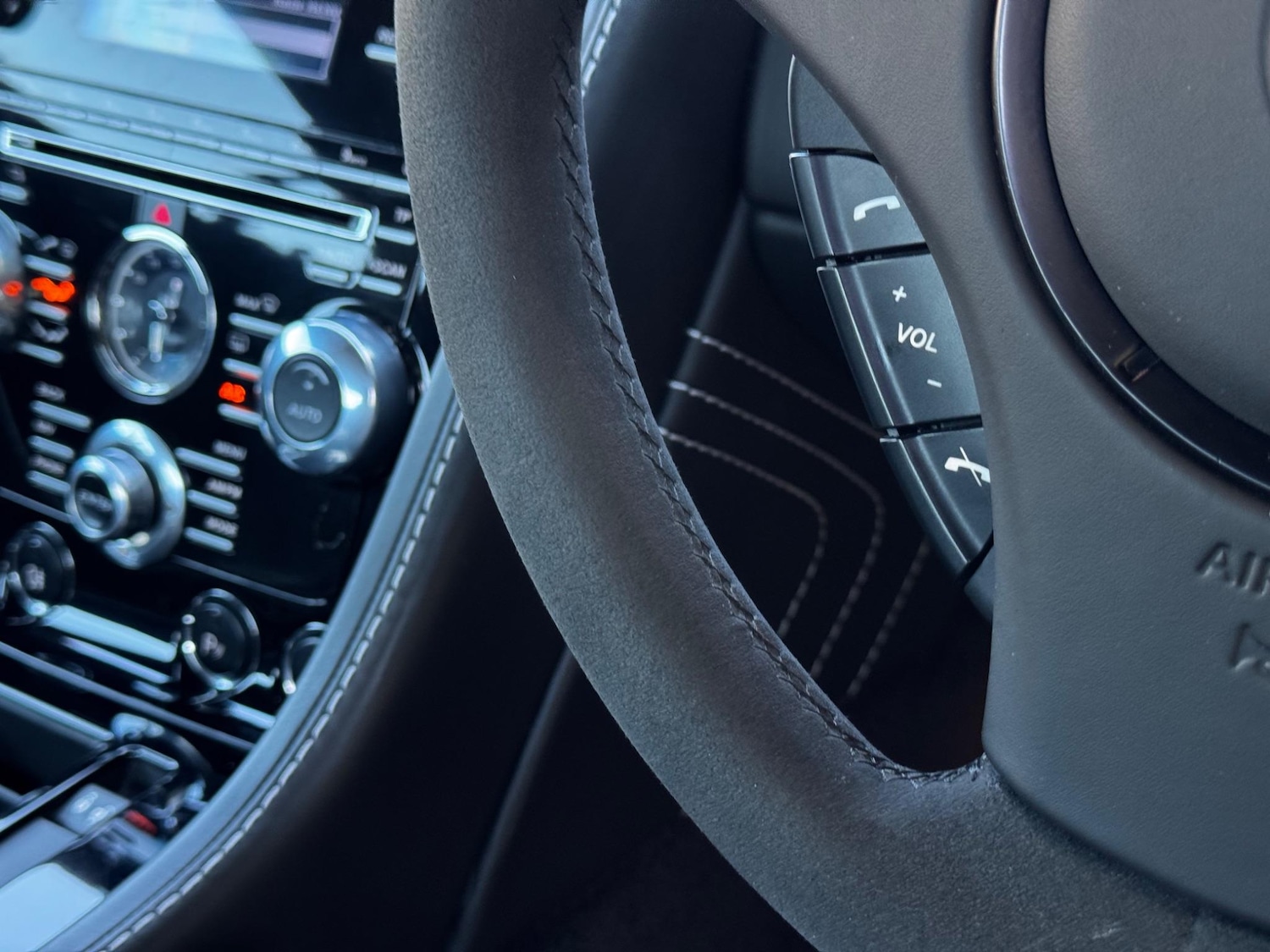 Used Aston Martin Vantage 2012 for sale - 76561965: Photo 29