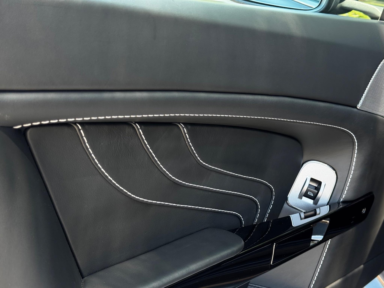 Used Aston Martin Vantage 2012 for sale - 76561965: Photo 32