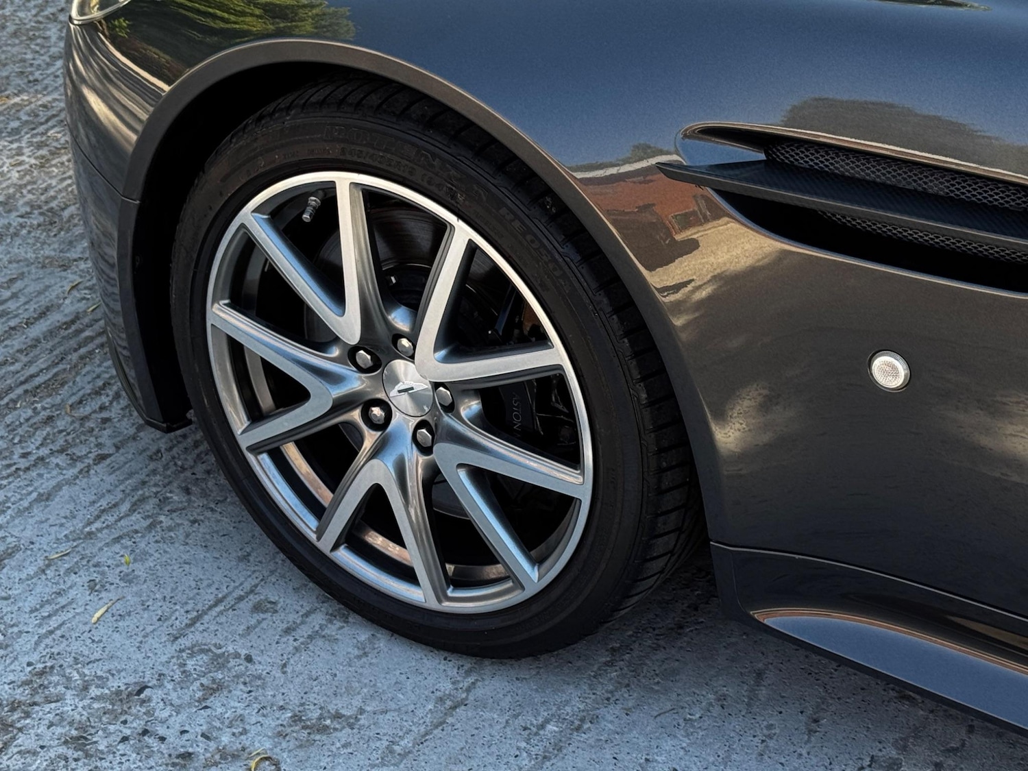 Used Aston Martin Vantage 2012 for sale - 76561965: Photo 35