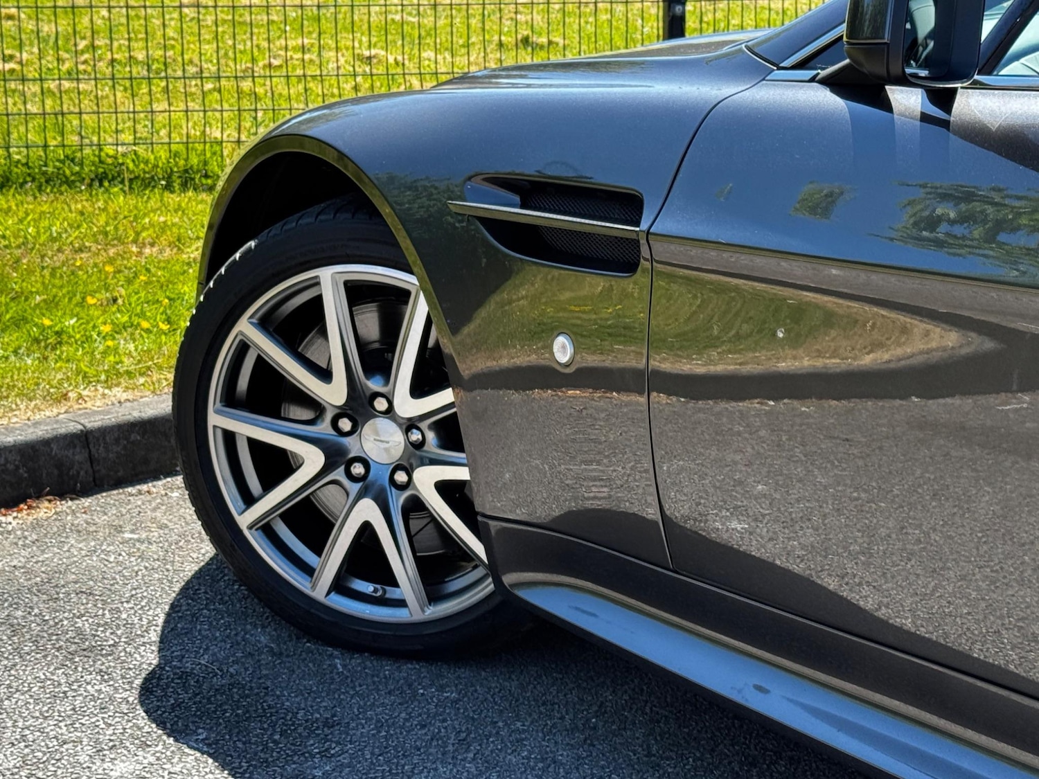 Used Aston Martin Vantage 2012 for sale - 76561965: Photo 37