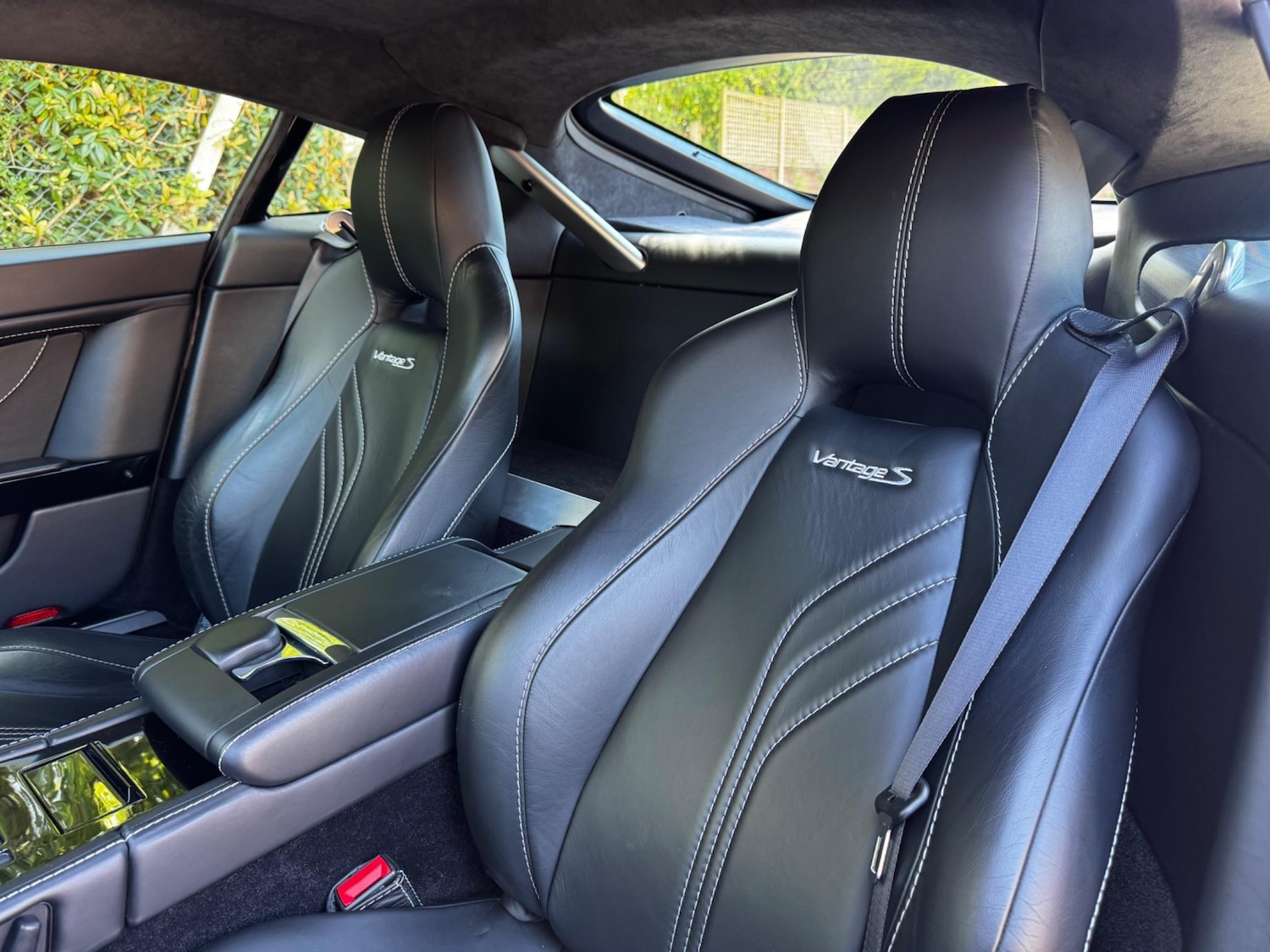 Used Aston Martin Vantage 2012 for sale - 76561965: Photo 9