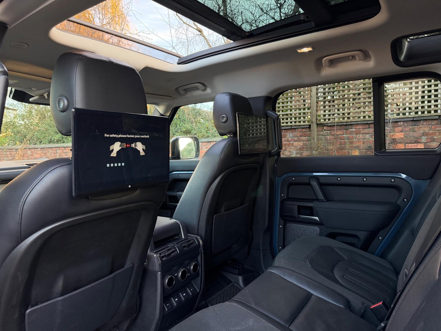 Used Land Rover Defender 2020 for sale - 77783440: Photo 24