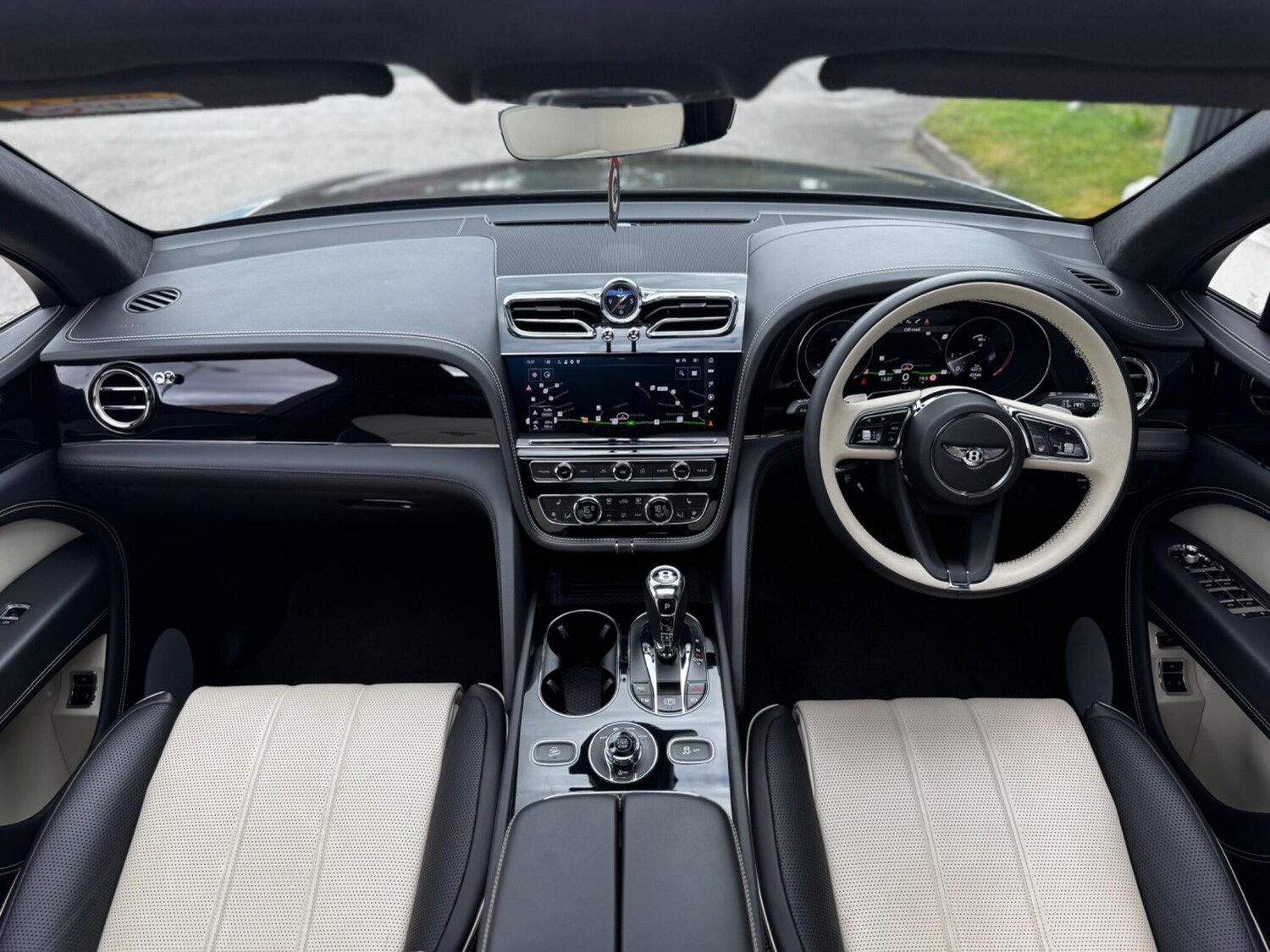 Used Bentley Bentayga 2023 for sale - 76562540: Photo 27