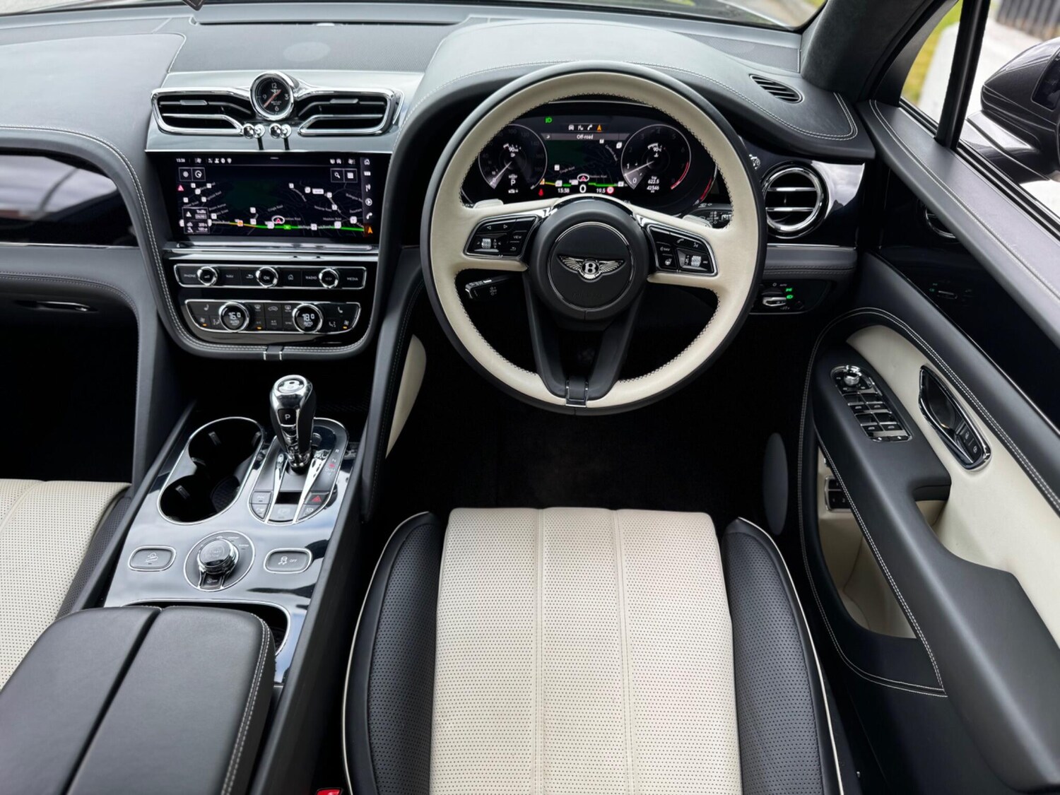 Used Bentley Bentayga 2023 for sale - 76562540: Photo 28