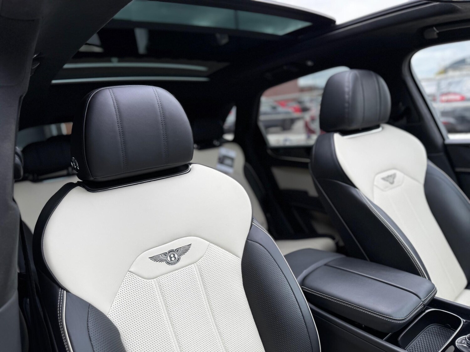 Used Bentley Bentayga 2023 for sale - 76562540: Photo 29