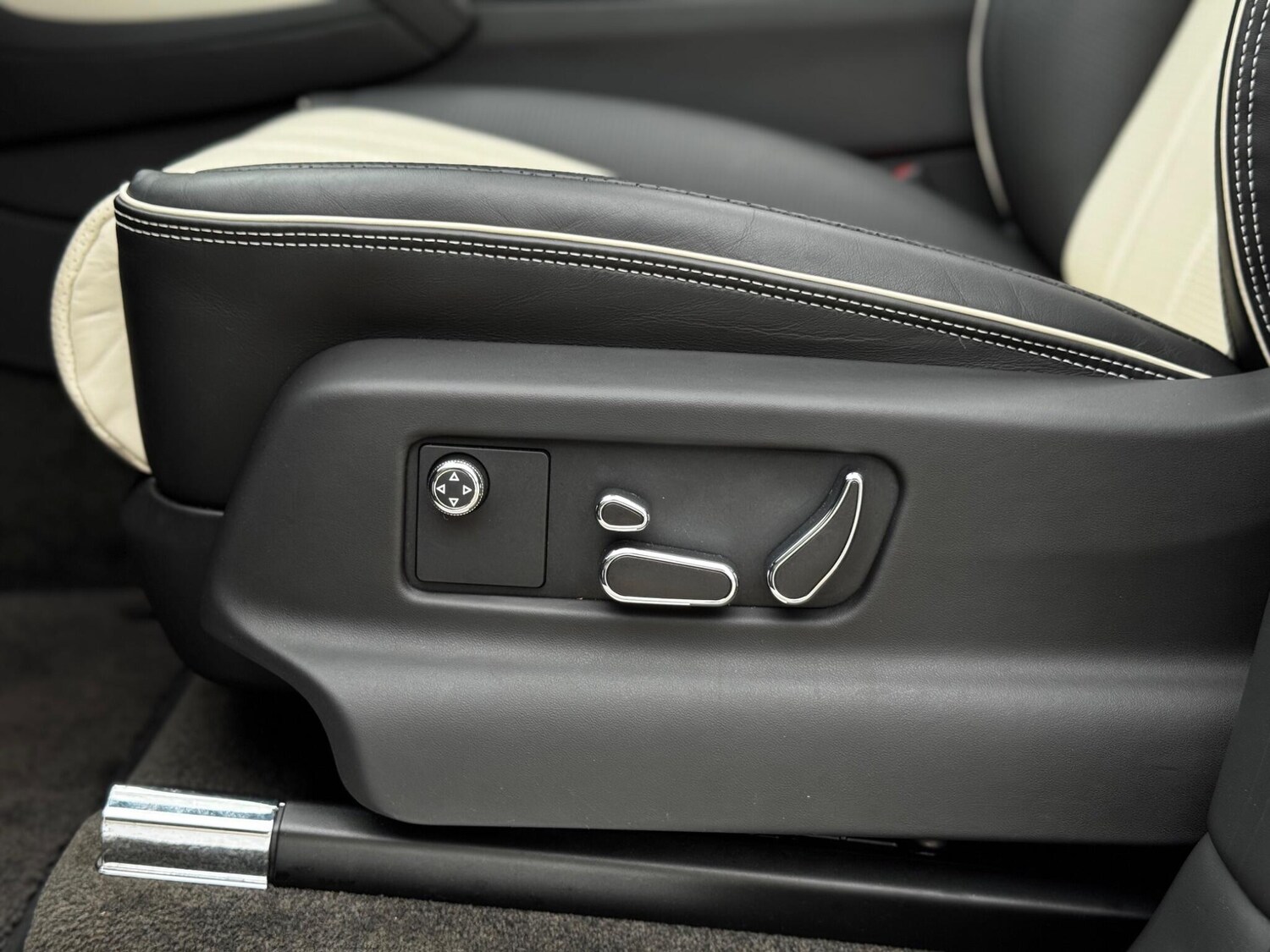 Used Bentley Bentayga 2023 for sale - 76562540: Photo 39