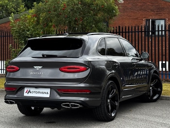 Used Bentley Bentayga 2023 for sale - 76562540: Photo