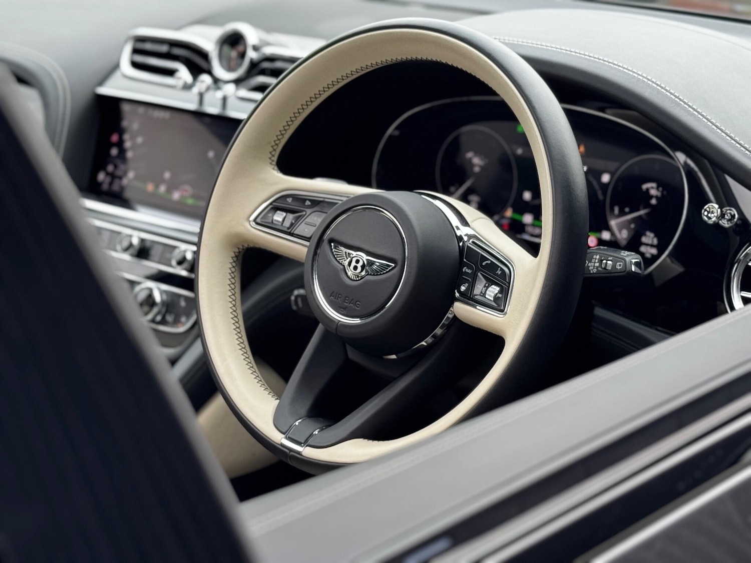 Used Bentley Bentayga 2023 for sale - 76562540: Photo 5